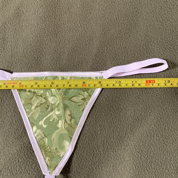 New beautiful bustier w/ matching thong. Approx. 13.5, expands approx. 4 in. - Picture 9 of 10